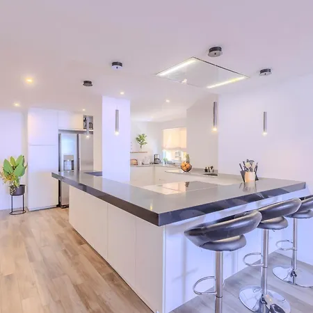 2 Bedroom Amazing Views Golf And Pool Apartment