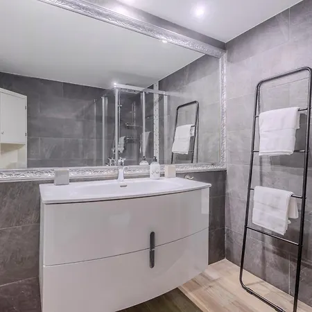 2 Bedroom Amazing Views Golf And Pool Marbella